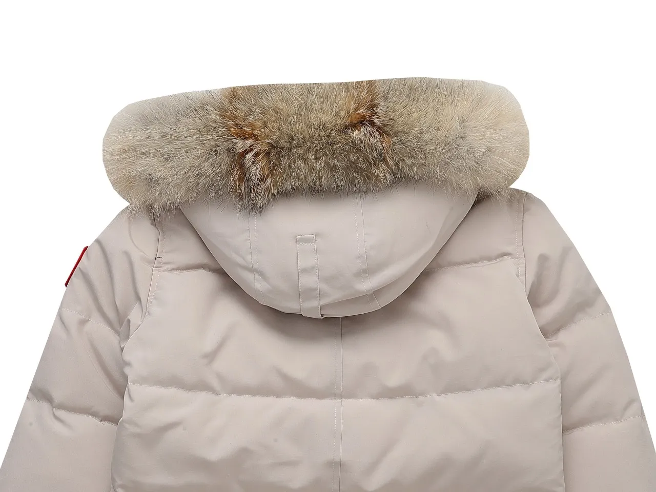P740 Canada Goose Canada Goose #Expedition04 Parker, a treasure of Canadian origin! Limited supply worldwide! Canada Goose Model 04 is a top-notch couple model. The polar cold-proof outdoor series fur collar detachable hooded parka down jacket is the first Goose in 2024. I hope my partners will like it. Peak quality. I hope everyone can identify it together! The most popular cool items of the Big Goose family in 2024 are online. The same popular product of Yi Yang Qianxi is said to be a joint limited edition Big Goose that cannot be bought in autumn and winter. If you dislike the sameness of the Big Goose in the past, then this model will definitely give you a different experience! This year's most powerful couple's collection for autumn and winter is online, a top-notch luxurious ready-to-wear style, paired with an outdoor warm down jacket with great style and charm! The most standard and classic items of the Daye family in the past two years are equipped with unique reflective stripes for embellishment, which further shows the high-end fashion performance effect. With the embellishment of hardware buckles, it has excellent performance effect. The upper body is clean, simple and elegant, even for urban leisure. It is suitable for various occasions. Designed with large pockets, this model has a large capacity and is equipped with reflective stripes, making it safer at night. It is suitable for various adventure activities. It is made of windproof and waterproof technical materials. The interior is filled with full white duck down, which is absolutely cold-proof and warm. It also has a stand-up collar design and fine fluff at the collar, with meticulous attention to detail! The charm of this model is also more spiritual, and the upper body has more temperament and specifications. It perfectly shows the ultra-high standard of fashionable performance of this model, integrating outdoor and life, and you can even create high-street wear! The most pinnacle limited-edition goose that we have presented so far, both in terms of design and detailed materials, it is completely outstanding. The grand and evergreen version design is matched with cool reflective elements. The overall appearance can be said to be quite high, and it has that kind of powerful outdoor performance! It combines high-end casual attributes with high-street style. It is high-grade, domineering, warm, and beautiful. The visibility of the upper body is quite strong, and the configuration of the owl element is highly brand-recognizable. The overall brand performance and visual effects are fully enhanced, and it also has a sense of high-end fashion and fashionable performance. It is a top-quality product that must be purchased, because this is the most awesome down brand on the earth and one of Canada's three national treasure brands. It is also a very sentimental down luxury brand. In the field of polar cold-proof clothing, Goose has made an irreplaceable contribution.